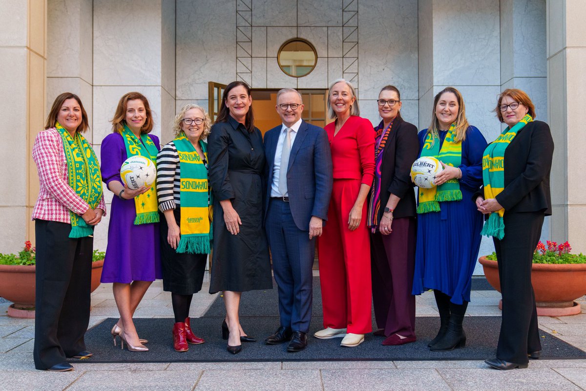 Here if you need! 🏐 Great to see Liz Ellis and the Netball Australia team to talk about preparations ahead of Sydney hosting the Netball World Cup in 2027.