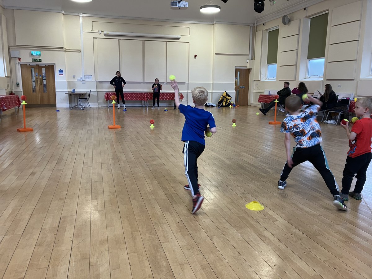 We had a great time at our Breakfast Club at Dawley Town Hall yesterday, where we were joined by Carolyn who taught us about creating pottery.💚

As part of the HHAH activity, we were also joined by CricketShrops 🏏