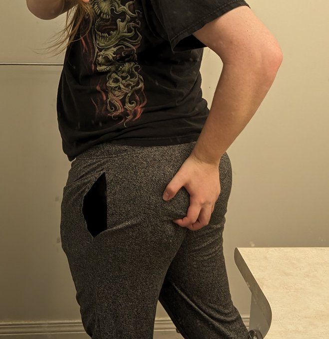 I love having a big ass and big things https://t.co/GWzLIVu1P6