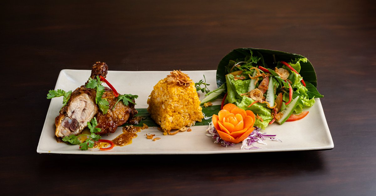 Roasted chicken thighs with lemongrass sauce! 🍗

#restaurant #travel #hoian #foodie #yum #diningout #foodlover #restaurantlife #ExploreHoiAn #HoiAnWanderlust #HoiAnCulture #HoiAnTravel