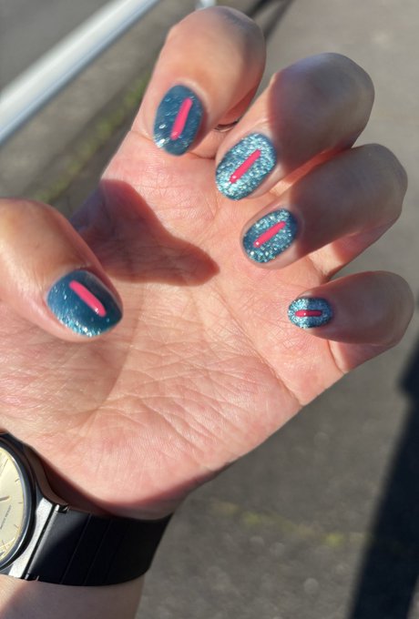 「blue nails nail polish」 illustration images(Latest)