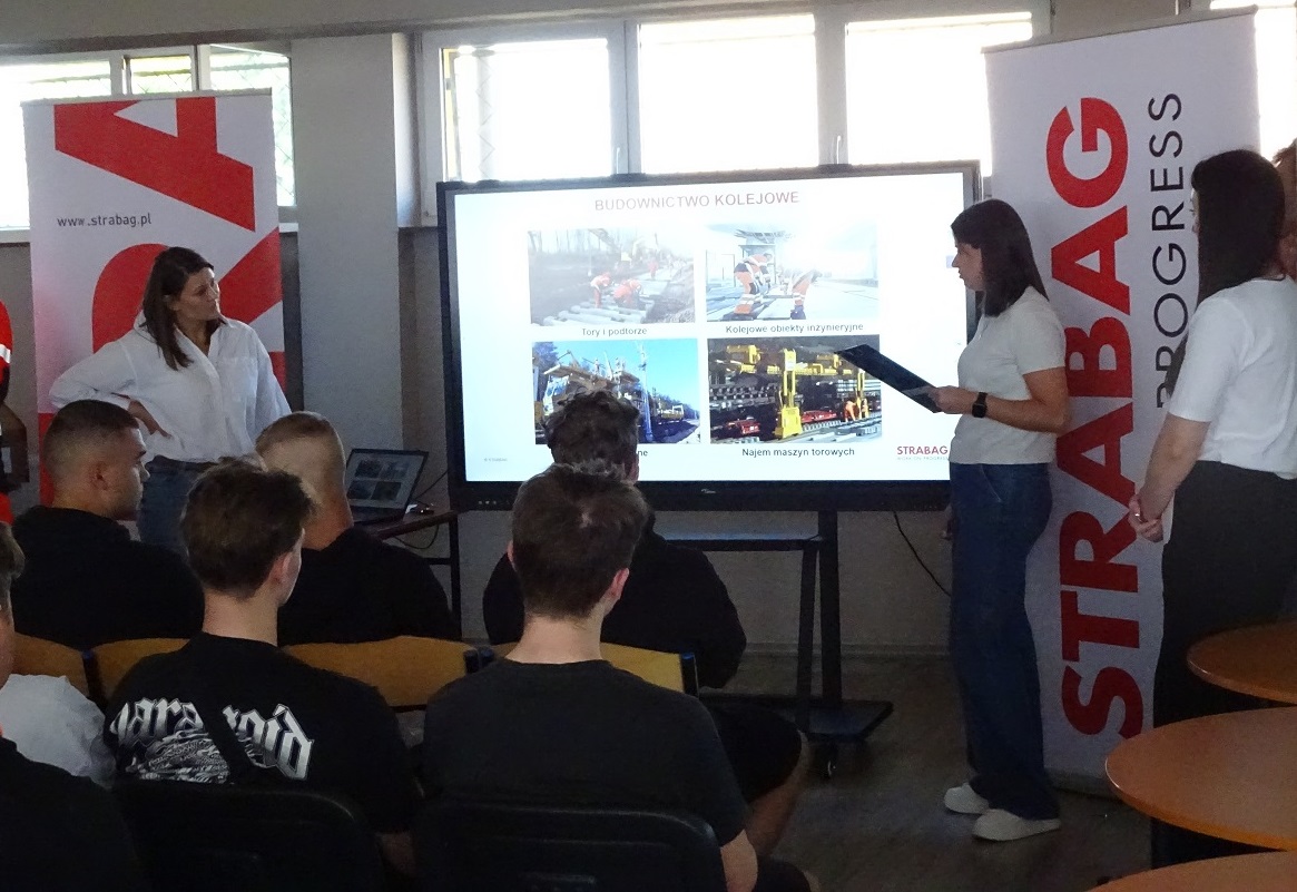 STRABAG_PL's tweet image. 👍 Prezentacja właściwych postaw bezpieczeństwa na wczesnym etapie edukacji przyniesie pozytywne efekty w przyszłości. 🌟

Dziękujemy wszystkim uczniom za aktywny udział i zaangażowanie! 😊

#STRABAG #WorkOnProgress #People #Planet #Progress