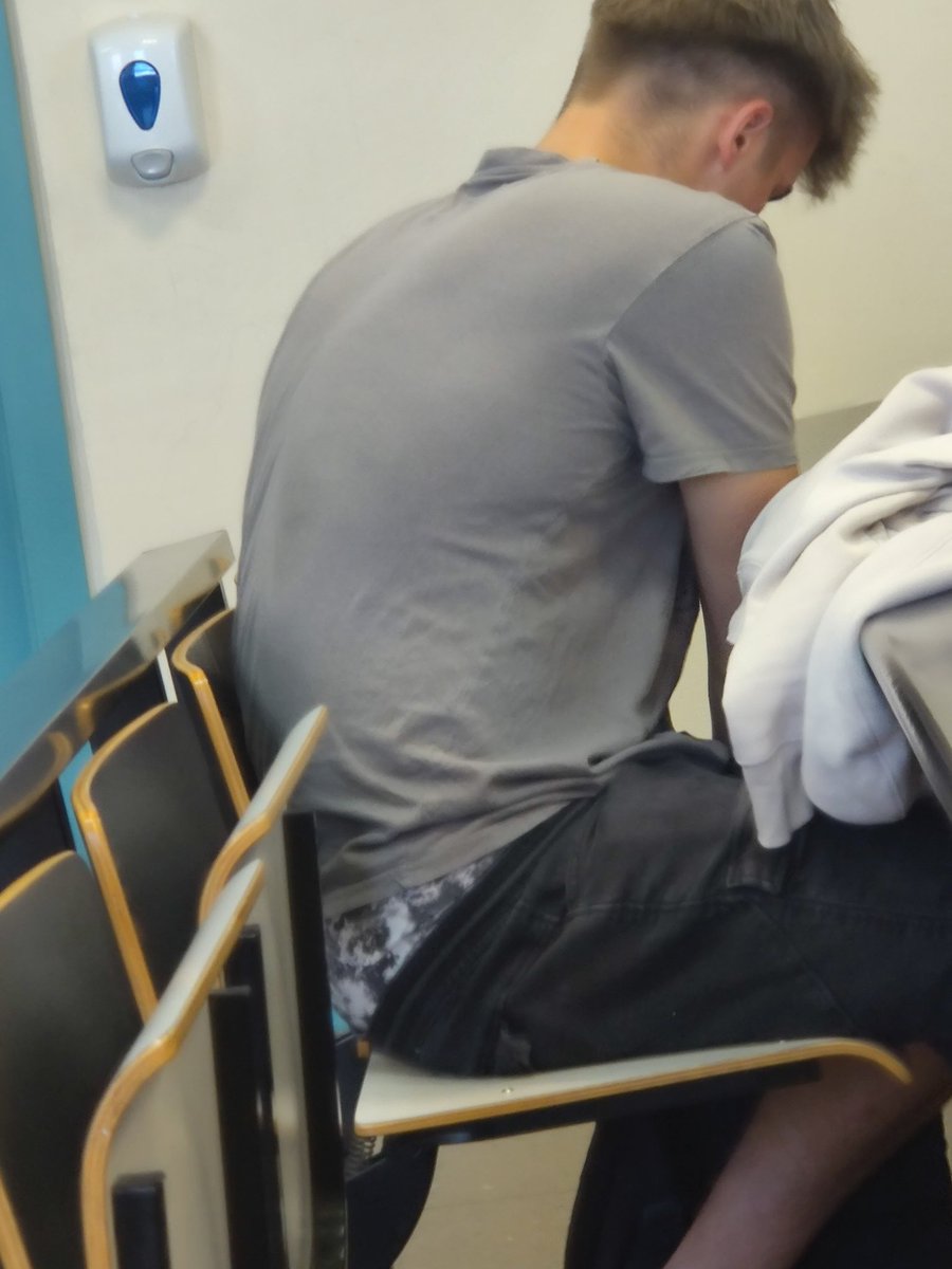 Subete los pantalones guarro! <a href="/pauumartii18/">Pau Marti Gallego</a> , la gente no se lo cree