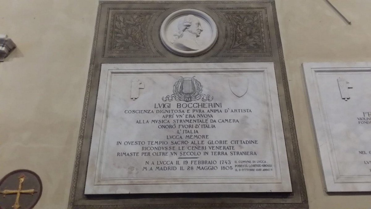 En esta iglesia de Lucca, San Francesco (hoy desacralizada) está la tumba de Luigi Boccherini.