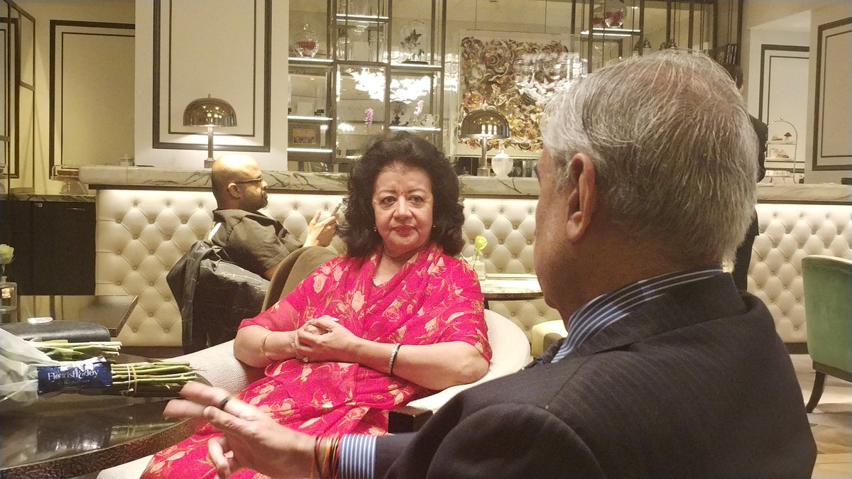 Hindistan prensesi #indianprincess Asharaje Gaekwad karşıladık. Dünkü toplanti , Londra turu ve çay molası .