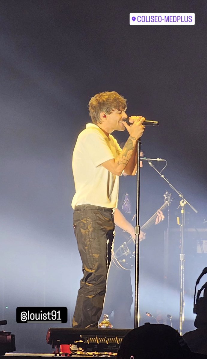 Louis glowing onstage. #FaithInTheFutureBogotá 28.5.24 📸: andrefagu