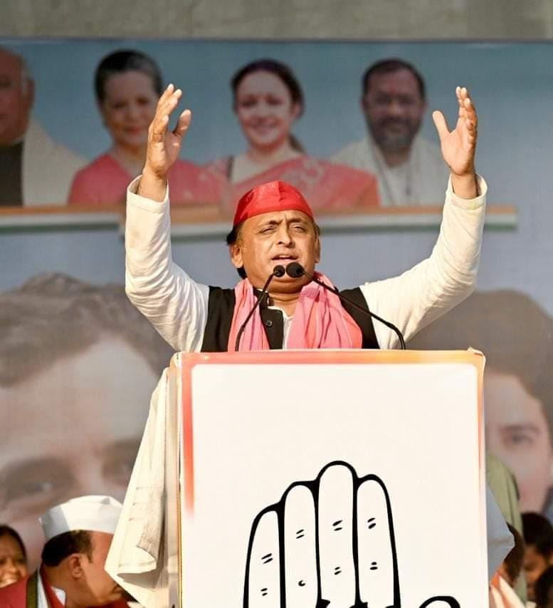 NadeemjavedINC's tweet photo. शीर्ष नेतृत्व के निर्देशानुसार पिछले कई दिनों से वाराणसी लोकसभा क्षेत्र में प्रचार अभियान में कार्य करते हुए, कल जननायक श्री @RahulGandhi जी और पूर्व मुख्यमंत्री श्री @yadavakhilesh जी के साथ, INDIA गठबंधन से कांग्रेस प्रत्याशी श्री @kashikirai जी के समर्थन में आयोजित विशाल जनसभा को संबोधित करने का अवसर मिला।

देश में लोकतंत्र और संविधान की रक्षा के लिए कांग्रेस एवं समाजवादी विचारधारा के हज़ारों कार्यकर्ता एवं क्षेत्रवासी उपस्थित रहे और सभा को ऐतिहासिक बनाया। 

अंतिम चरण का मतदान, देश में तानाशाही का अंत करेगा। 4 जून के परिणाम ऐतिहासिक होंगे। #INDIA की सरकार बनेगी।

#LokSabhaElection2024
#HathBadalegaHalaat 
#indiaallince