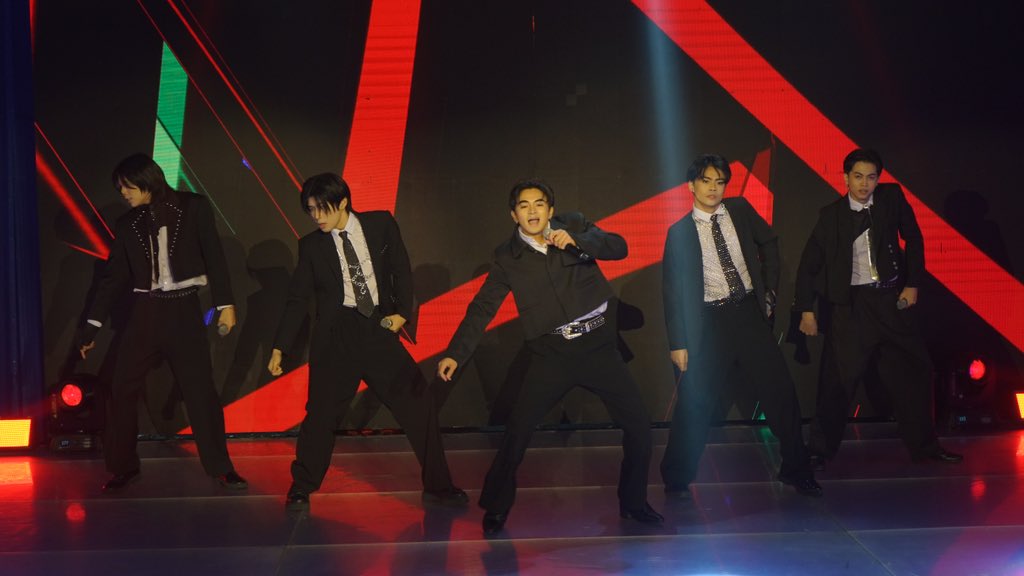 ✨ The newest PPOP group has arrived! Let’s give it up for WRIVE!

#ShowtimeSoMuchSaya  
Subscribe, follow and watch us LIVE Monday to Saturday 12nn 
youtube.com/@itsShowtimeNa 
facebook.com/@itsShowtimeNa 
tiktok.com/@itsShowtimeNa