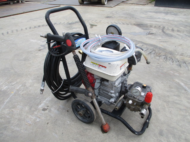 g_m_services's tweet photo. 高圧洗浄機には様々なタイプがあり電動100Vや200Vで動くもの、エンジンで場所を選ばず使用出来る物。
弊社では家庭用として使えるものや業務用まで様々な洗浄機の中古も扱っています。
もちろん1台1台丁寧にチェック済みです!
HPには出てない物も多いので、気になる方は是非お問合せ下さいね♪ https://t.co/hsSLZfcXBx
