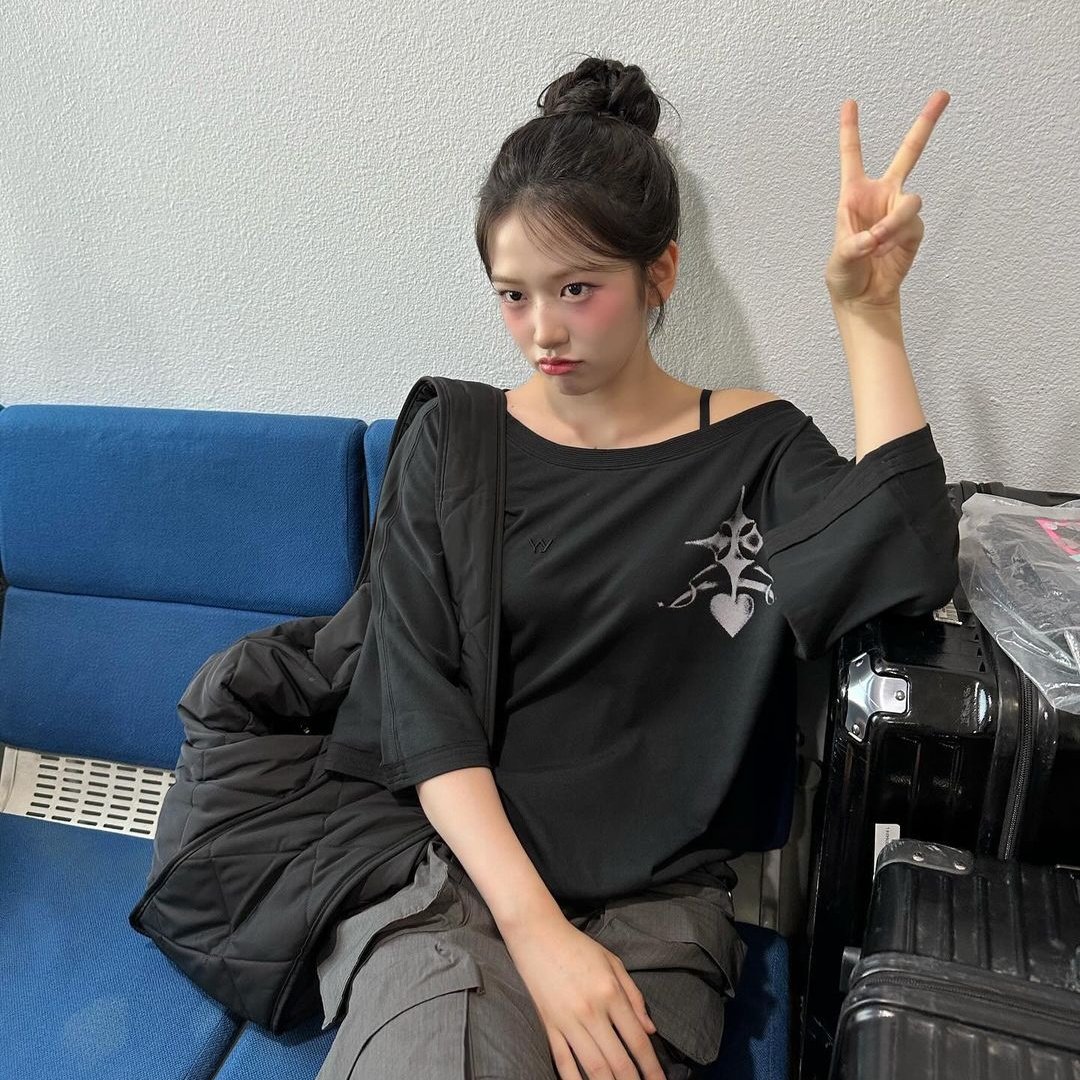 ceonishy's tweet photo. looking for . . . 
    ↳ ˗ˏˋ interactive moots!

hey everyone! I’m isha 𝜗𝜚 finding approachable and interactive #moots 

— s/her | multi | filo
— not new to #stantwt &amp; #kpoptwt
— dives, carats, engenes, moa, etc.
— any fandoms are welcome!

♡ and ↻ to spread &amp; to be moots! https://t.co/QH0j1NhzJu