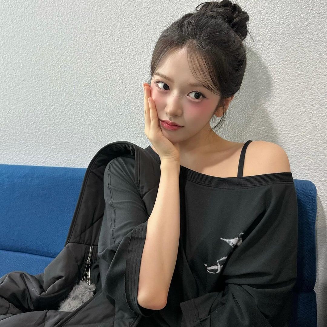 looking for . . . 
    ↳ ˗ˏˋ interactive moots!

hey everyone! I’m isha 𝜗𝜚 finding approachable and interactive #moots 

— s/her | multi | filo
— not new to #stantwt &amp; #kpoptwt
— dives, carats, engenes, moa, etc.
— any fandoms are welcome!

♡ and ↻ to spread &amp; to be moots!