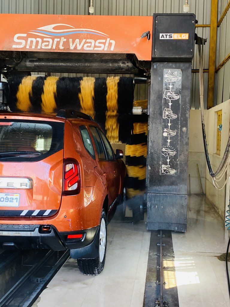 Automatic car wash in Uran-Islampur, Sangli district, Maharashtra. 😍