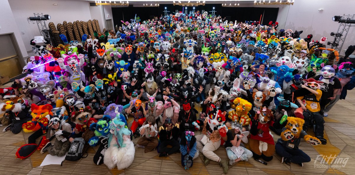 And that moment some of your have been waiting for! Behold the #Furlandia2024 Fursuit Group Photo! So many critters.