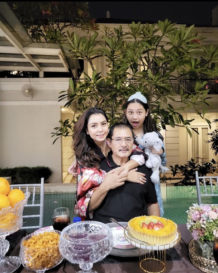 detikfood: #Foto Mayangsari termasuk salah satu penyanyi yang sering memamerkan kegiatannya di media sosial. Salah satu yang ia sering tunjukkan yaitu momen kulineran seru.

>>dtk.id/NABl0a

Foto: instagram/mayangsari_official
#Mayangsari #arti…