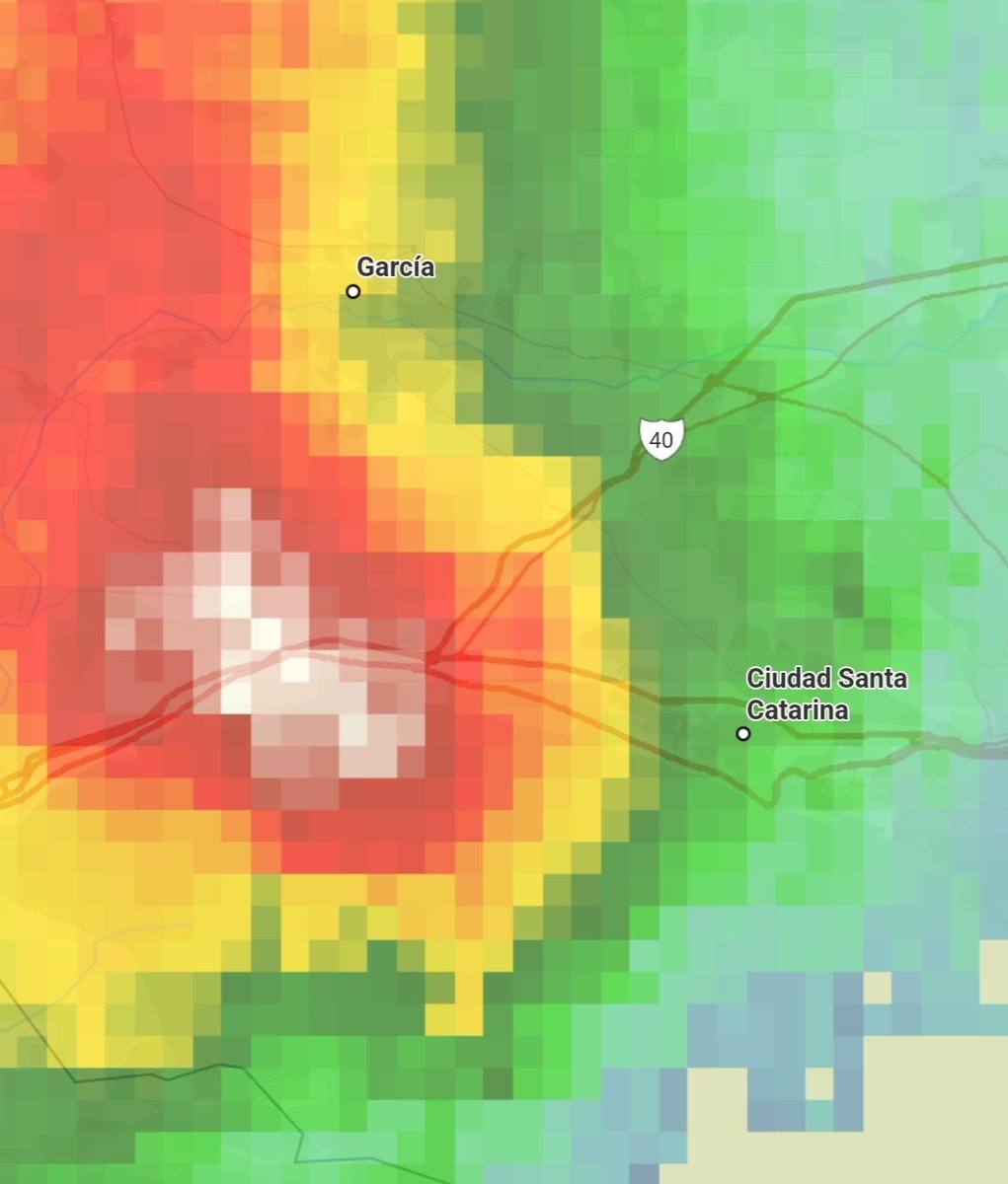 MUCHA PRECAUCIÓN ⚠️
#SantaCatarina, #SanPedro y zona poniente de #Monterrey próximos minutos, se intensifica la tormenta desde el Oeste, fuerte viento, lluvia y potencial de granizo. // 10:40pm