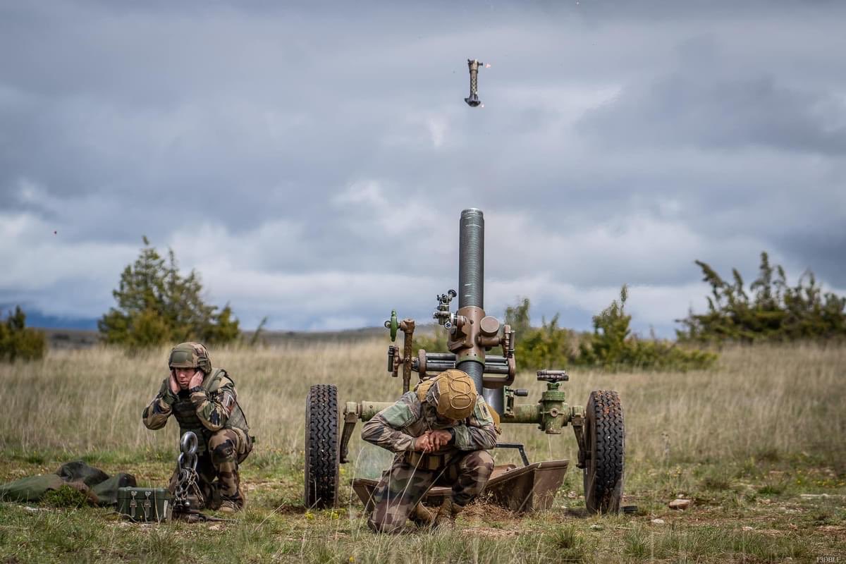 ChefdecorpsGRLE's tweet image. [#PrepaOps]

🟢🔴 Premier tir MO120 pour la section appui mortier de la #13DBLE, avec l’appui du @CDC3RAMa.
La Phalange Magnifique à la pointe de la réorganisation de l’Armée de Terre de combat 🇫🇷
