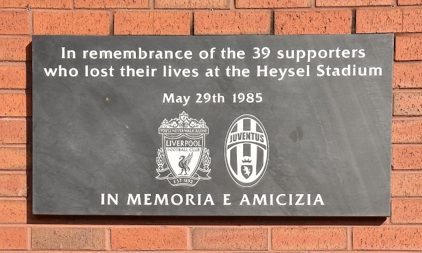 Remembering the 39 supporters who lost their lives at the Heysel Stadium on this day in 1985.
Thinking of their families and friends and the survivors
In Memoria E Amicizia
Rip
🖤🤍❤