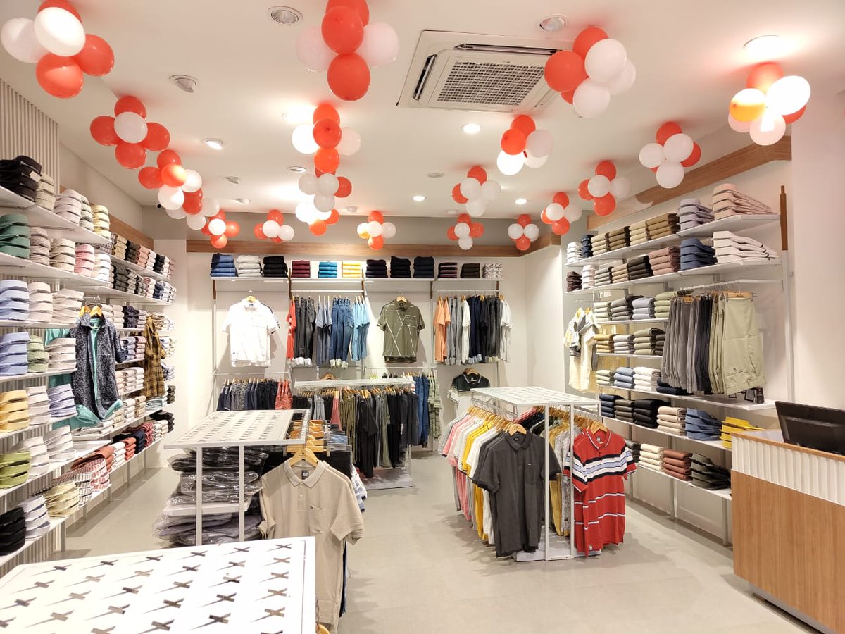 KlubFox97's tweet photo. We are thrilled to announce the grand opening of our new Klub Fox store in Lalpur, Jharkhand! 🦊✨

Location 📍 - Klub Fox, Le Desire Complex, Gr. Flr Circular Road, Shop No. A, Ranchi Jharkhand. 834008

#KlubFoxLaunch https://t.co/qNyJbf1Hgz