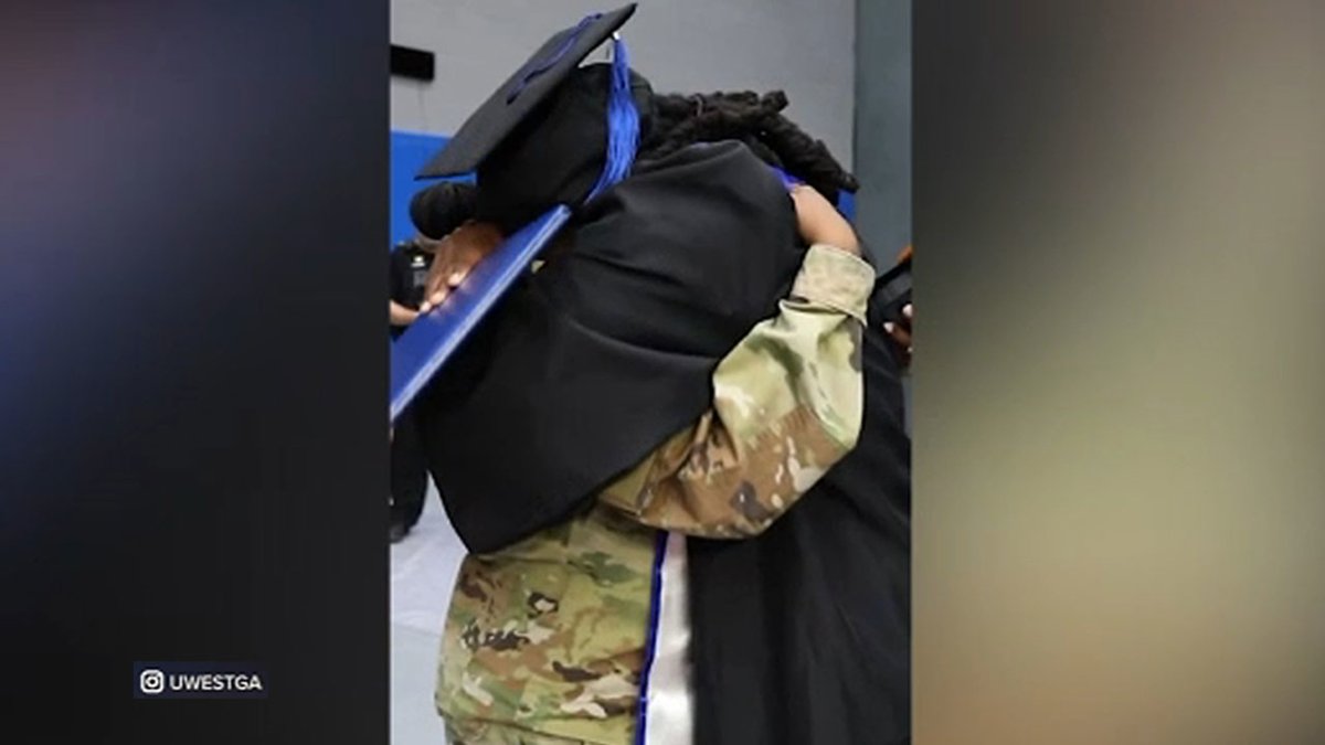 Mom deployed abroad in National Guard surprises son on college graduation stage abc7ne.ws/3R5a4Ie