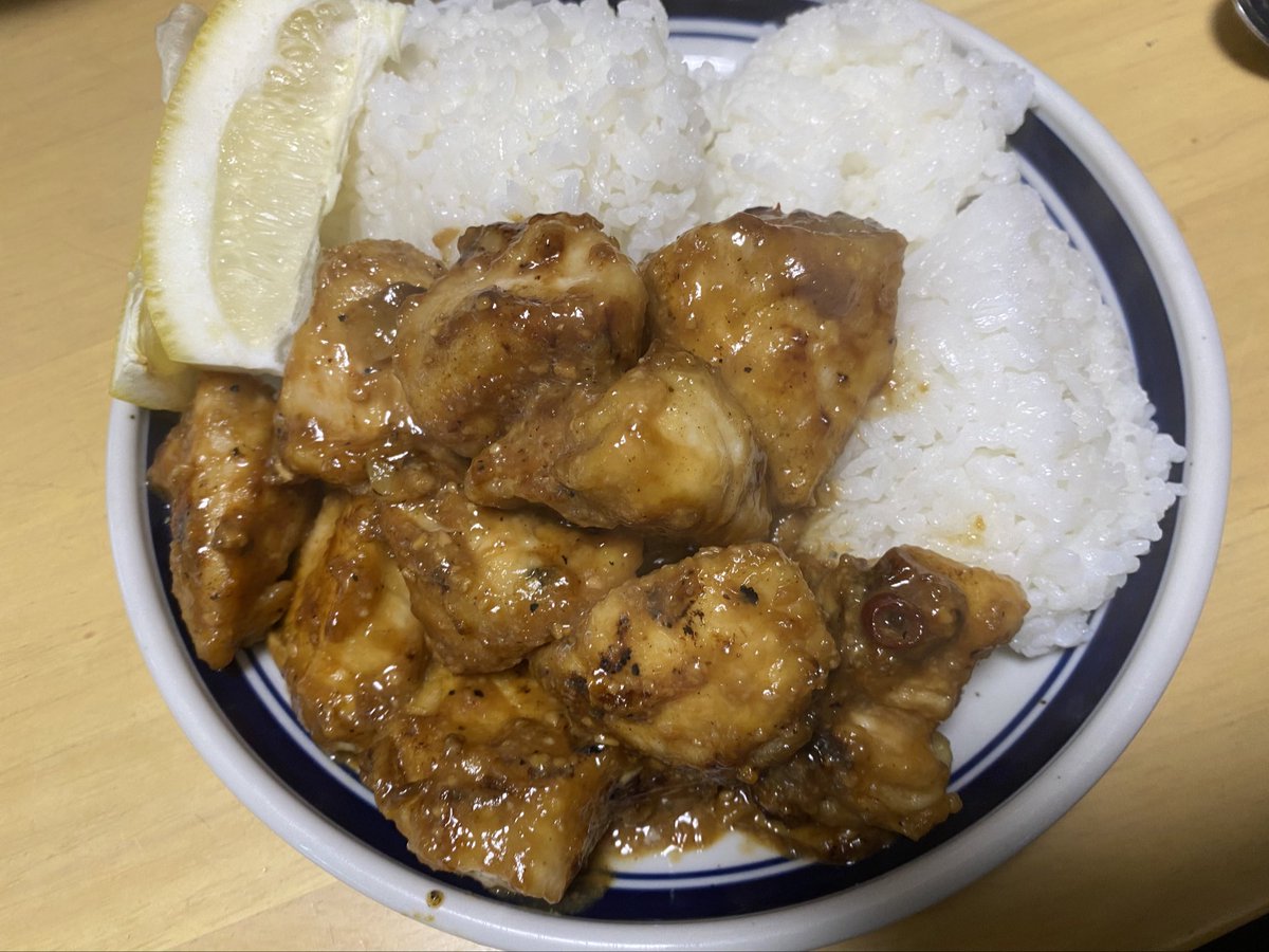 昼は胸肉ニンニクピリ辛味噌焼き。ご飯が進む。

テンションが上がってこない。うまくいってないんだな。やる事やるだけ。集中。

#ダイエット
#生活改善
#withme