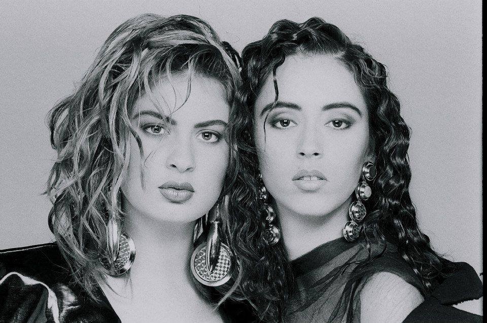 Nathalia Hencker y Gizela Zivic de Climax 1992.

Fue un proyecto musical gestado en la ciudad de Medellín a finales de la década de 1980. 

Liderado por el músico y productor Victor Garcia. 

#RockColombiano 
#ElDato de @MartinezVox