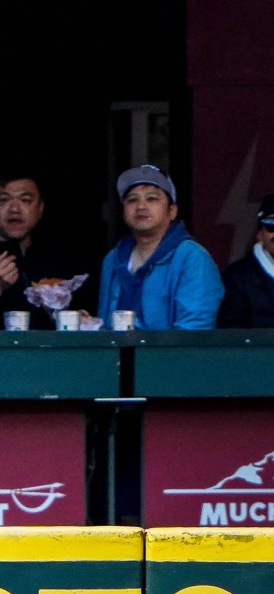SportsGuyRubin's tweet photo. @Mariners Dude, you got food on your face. https://t.co/gjQjebCXXL