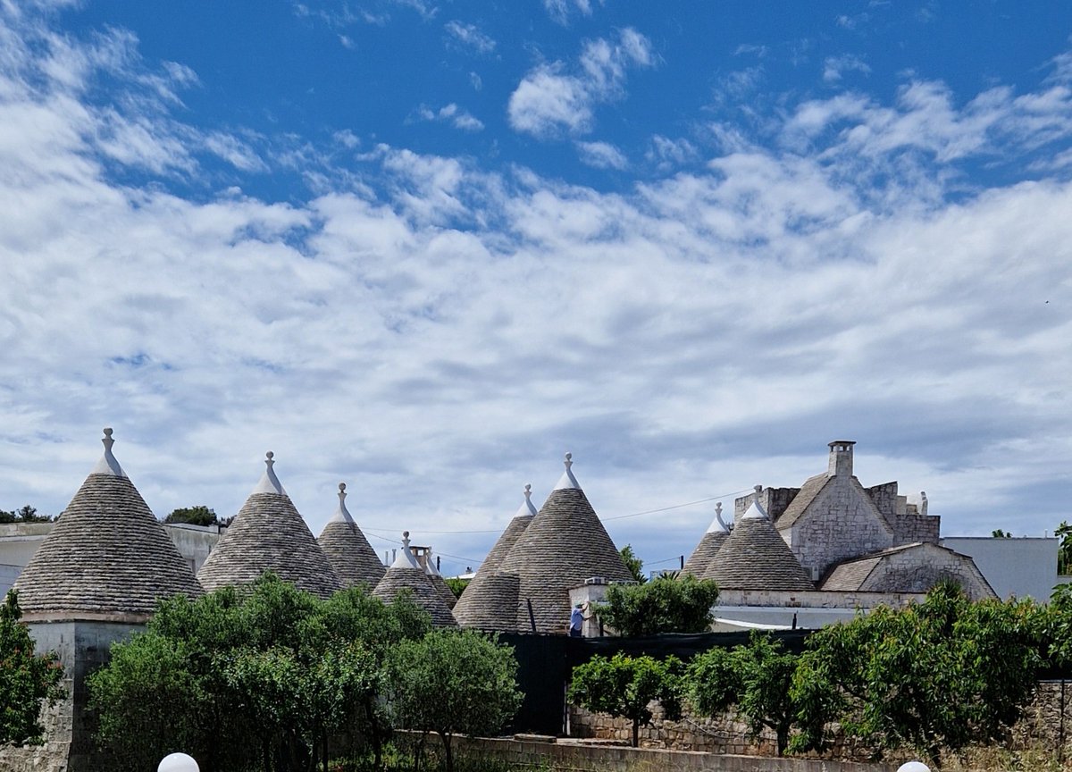Guten Morgen aus Italien. 
Wetter ganz passabel.. 1 Espresso ist schon drin, mal gespannt, was der Tag so bringt. 
Schönen Mittwoch euch allen!