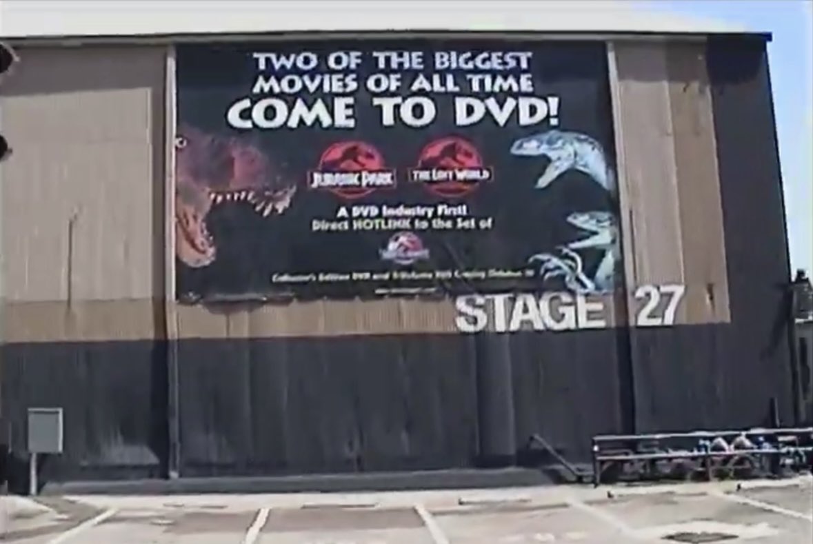 “Two of the biggest movies of all time come to DVD!” Universal Studios Hollywood 2001 @UniStudios