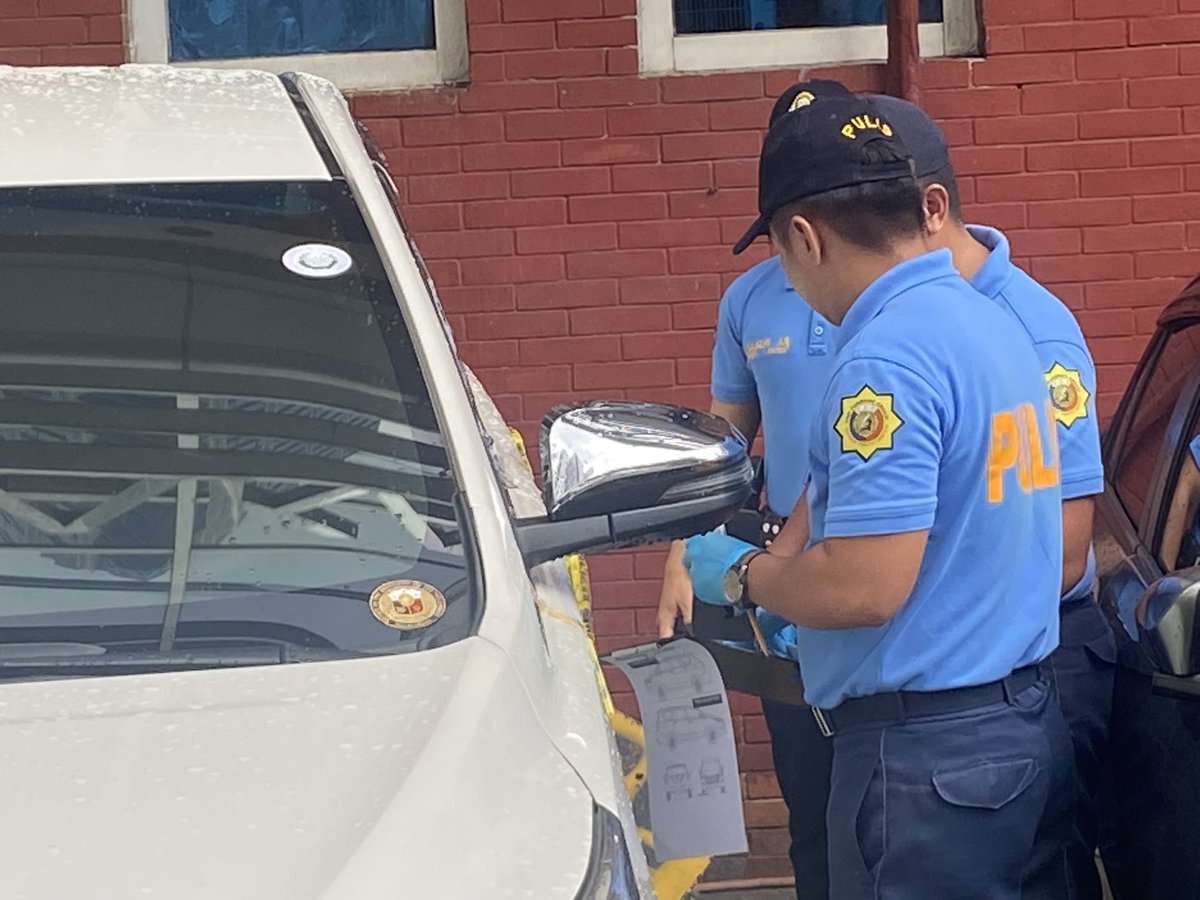 Police from the Southern Police District thoroughly inspected and marked the MPV vehicle that was shot at in the Ayala Tunnel in Makati yesterday. @News5PH