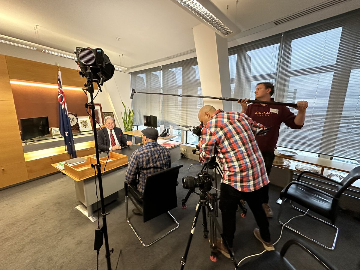 Filming a segment today for an upcoming documentary celebrating New Zealand’s special relationship with Niue.  Looking forward to the Tikilounge Productions doco coming out in October on @TheCoconetTV and @radionz marking Niue’s 50 years of self-governance.

🇳🇿🤝🇳🇺