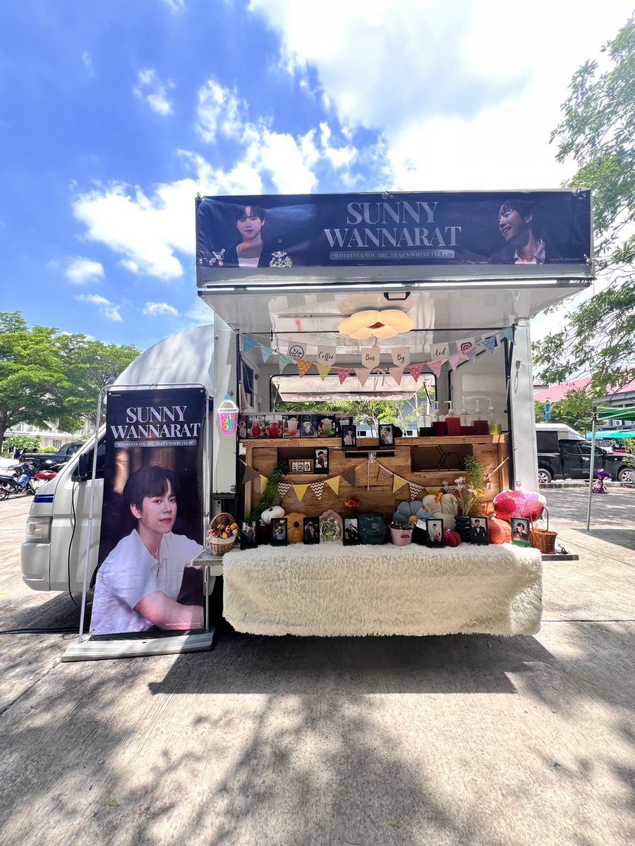escapismvlogs's tweet photo. 🎊 Private Shooting 240529 Support Truck For @sunnywnrt
Have an amazing day on set! Thank you to the #ceom6 crew for taking care of Sunny🫶🏻
🤍 from Haneul
#ไอ้เป๊าะซีอีโอมอหก
#sunnywnrt https://t.co/llKetrwZWI