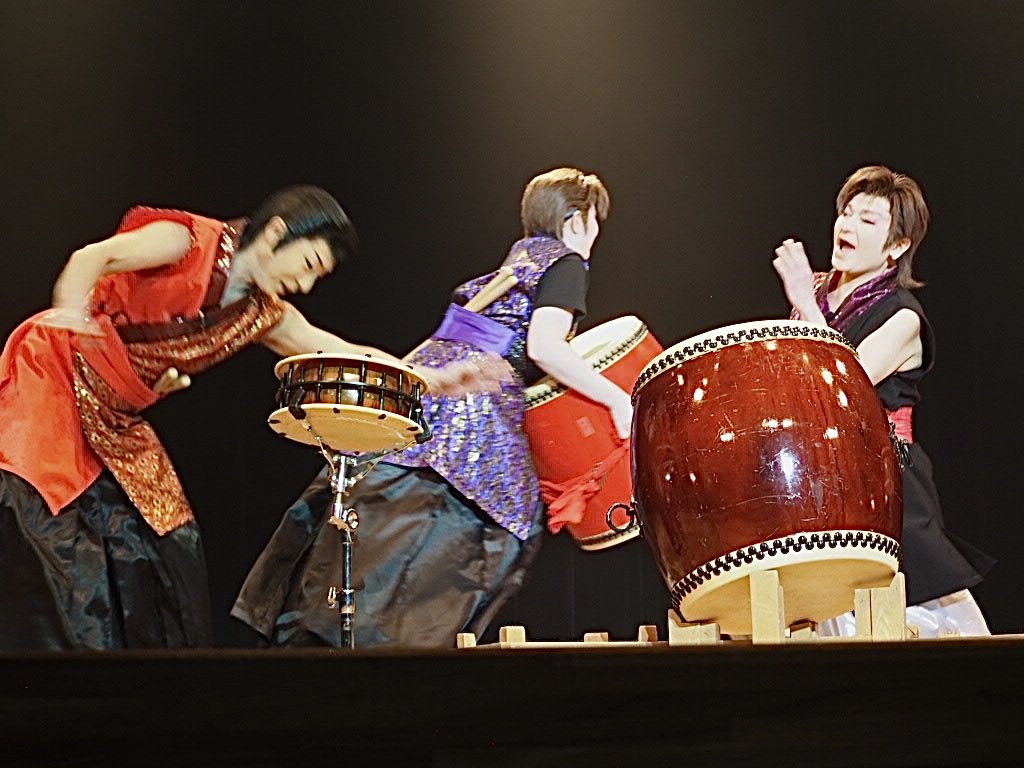 「その太鼓重いって！」
と振られてサッサと片付ける鼓美さんと、両座長による親友ならではの息のあったコケ芸

#下町かぶき組　#鶴岡公演　#岬寛太 座長　#三峰達 座長　#舞鼓美