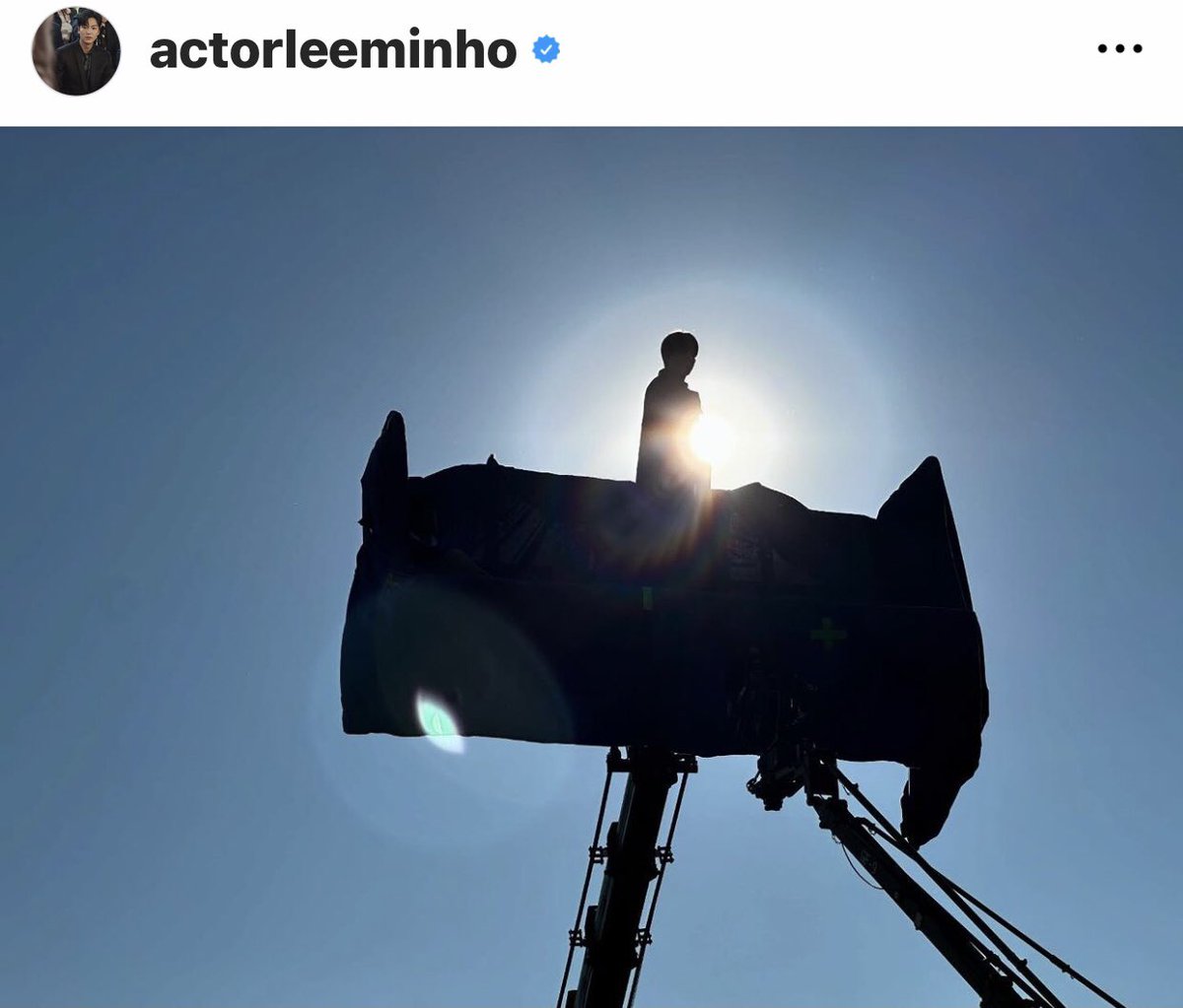 I truly believe he never does anything without a meaning. And choosing these pictures definitely sends a loud and clear message. “I’m the King”! We know he’s incredibly humble & down to earth but at the same time he knows his worth! #LeeMinHo is too high to be challenged. Pyeha!