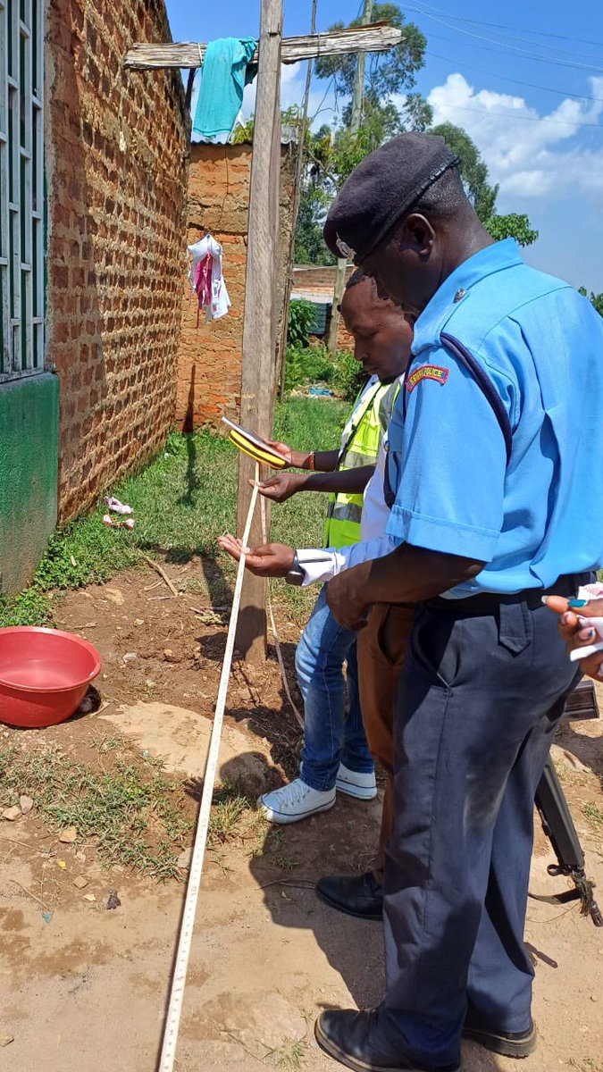 KeNHAKenya's tweet photo. 1/2 KeNHA Western Region, led by the Director, Eng. Sulati Kabolo, in collaboration with local administrative officers and Kakamega County representatives, conducted a sensitization exercise at Sigalagala Junction (A1/B136) https://t.co/UeVn0QOgQT
