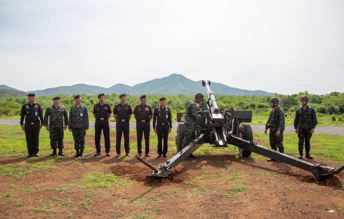 An #Indianarmy delegation from Army School of Artillery led by Col Ajay Kumar Yadav visited Royal Thai Army Artillery Center at Lopburi. Both sides held discussions and explored common areas of interest in professional training and sharing of best practices.