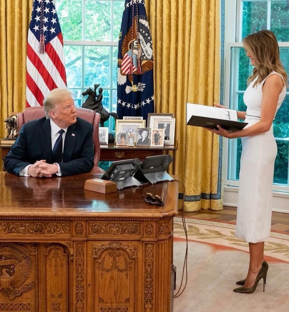 POTUS and FLOTUS in the Oval Office. TRUMP24, America First!