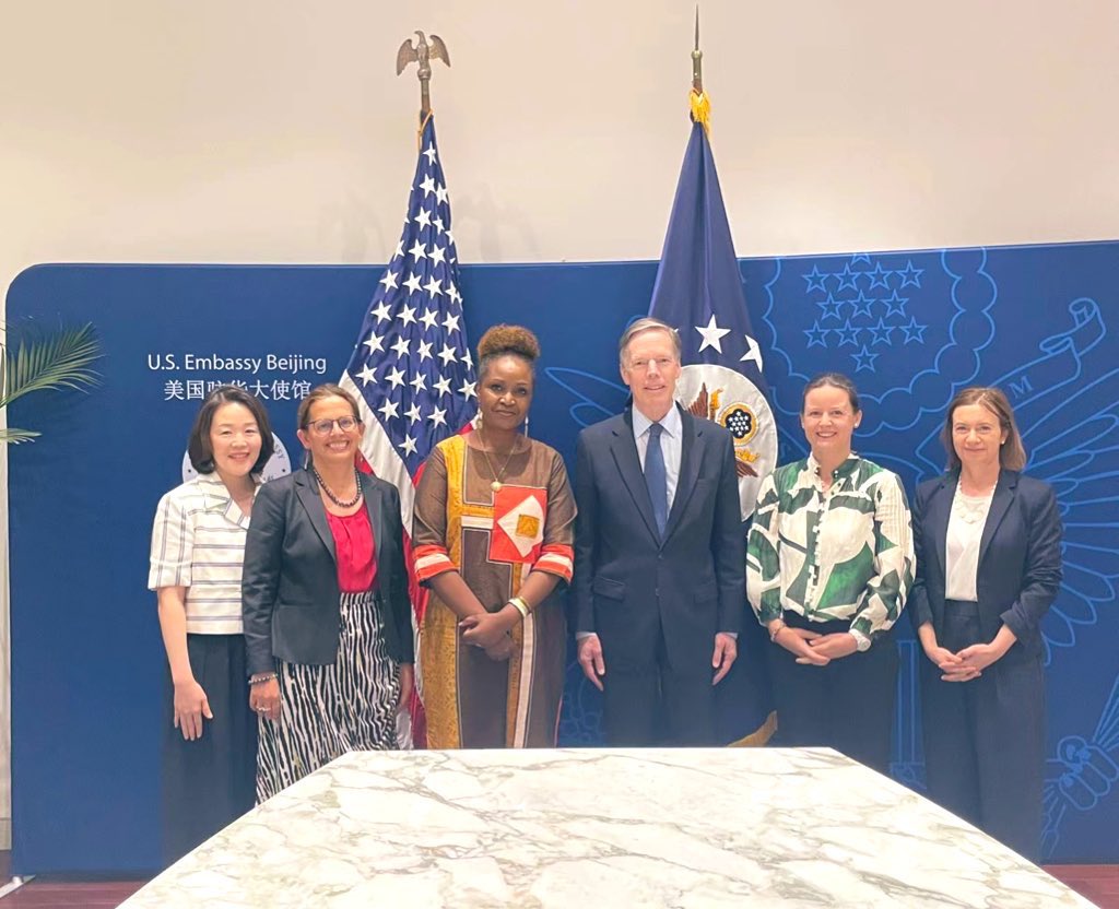 Today, our Representative met with H.E. Nicholas Burns, US Ambassador to China.

The US is a valued partner for UNICEF & has been its largest funder historically.

They discussed ways to strengthen collaboration on children's rights, particularly on climate, health & nutrition.