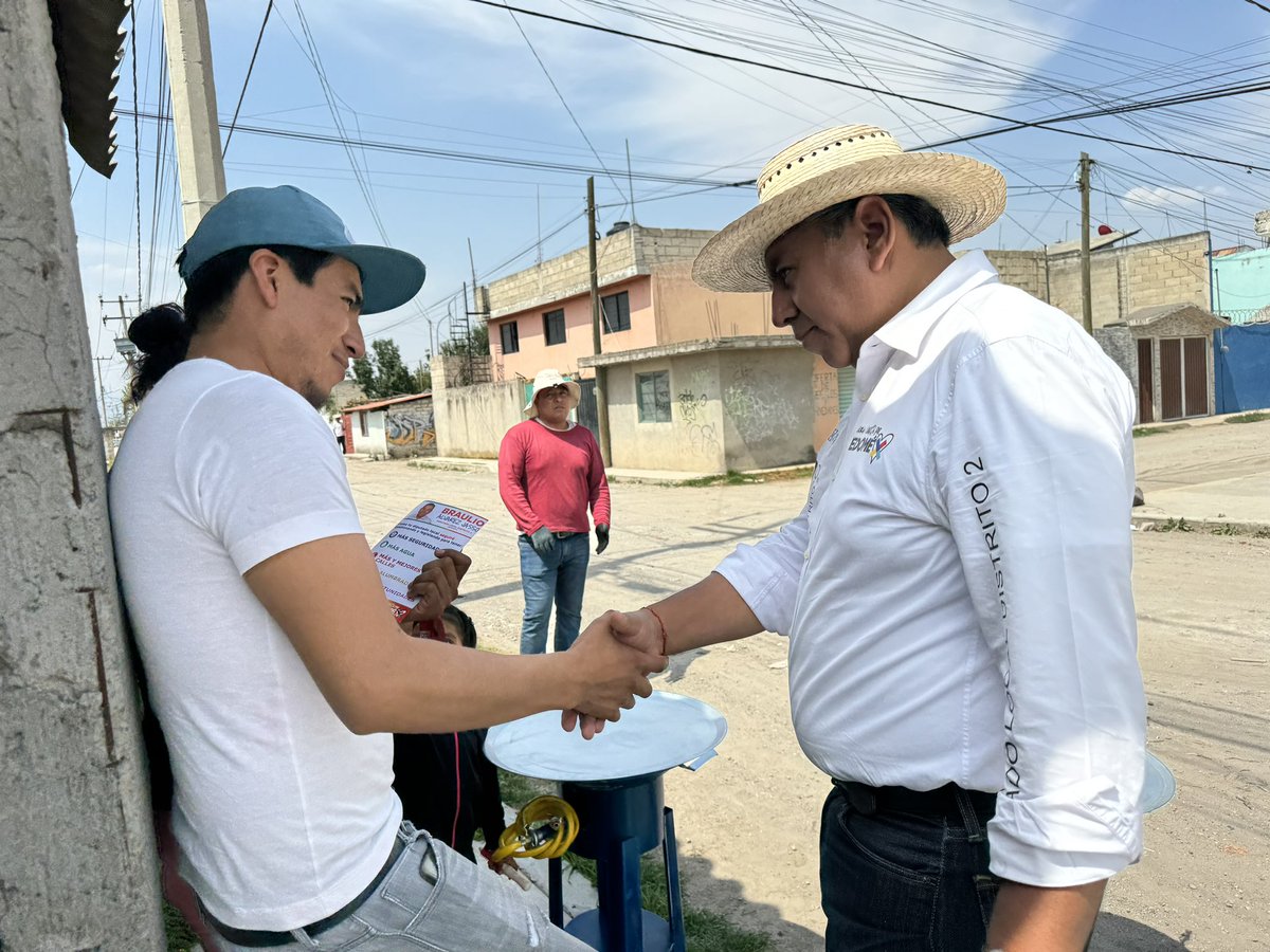 #EsTiempo 
De tener empatía por cada comunidad y colonia.
La mía ha sido una campaña cercana a la gente, estrechando sus manos y caminando sus calles, por eso sé de primera mano qué necesita en cada rincón del #Distrito2Toluca como en #LaMagdalenaOtzacatipan

#VotaPRI
