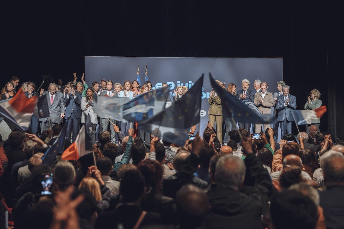 Tous rassemblés autour de @gabrielattal et @valeriehayer hier soir à Boulogne, @besoindeurope est la seule liste européenne capable de faire entendre la voix de notre pays au #parlementeuropeen ! 
Le #9juin c’est un seul tour pour l’Europe 🇪🇺🇫🇷
📷Merci Patrick Wei