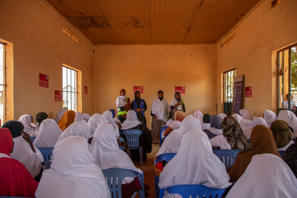 Menstrual Hygiene Day in #Baidoa: 🩸100 dignity kits containing sanitary pads were distributed to women & adolescent girls 🗣️ Informative sessions on menstrual hygiene management conducted 💃Traditional dance performance celebrating women 🙏 @USAIDSomalia @NorwayInSomalia