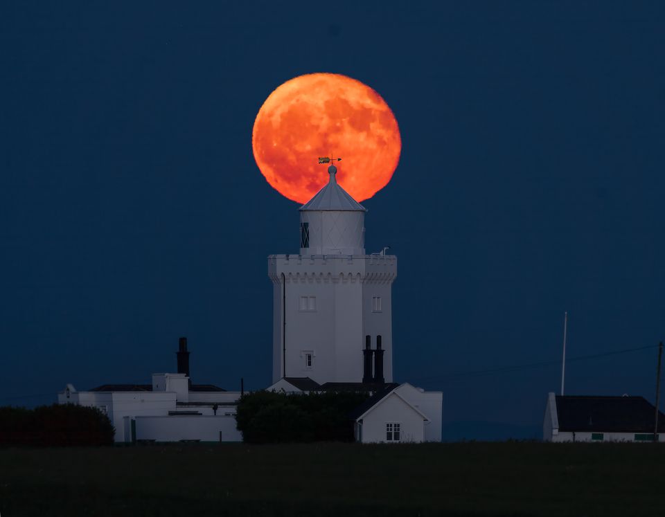 Matt Pennal took this stunning picture of the moon over South Foreland Lighthouse, at St Margaret's Bay, Dover. 🌕 It is today's #PhotoOfTheDay 📸