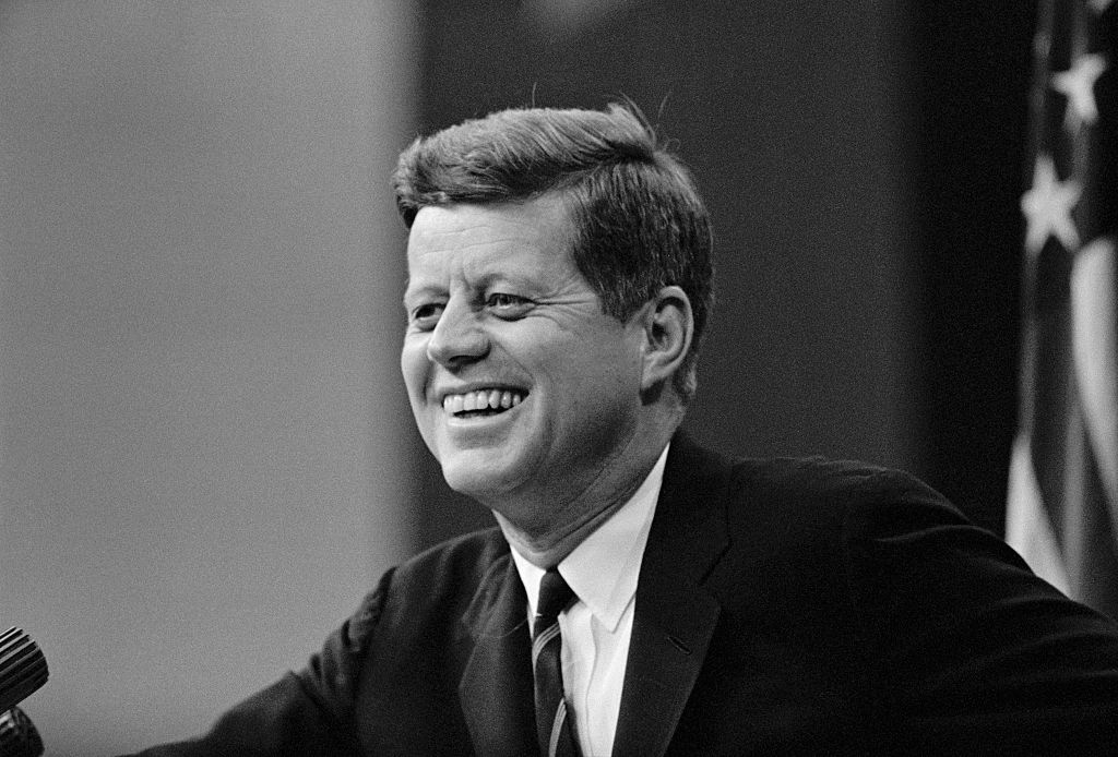 #OnThisDay in 1917, John F Kennedy was born in Brookline, Massachusetts. JFK became the 35th president of the United States and held the position from 1961 until his assassination in 1963.

📸 Getty