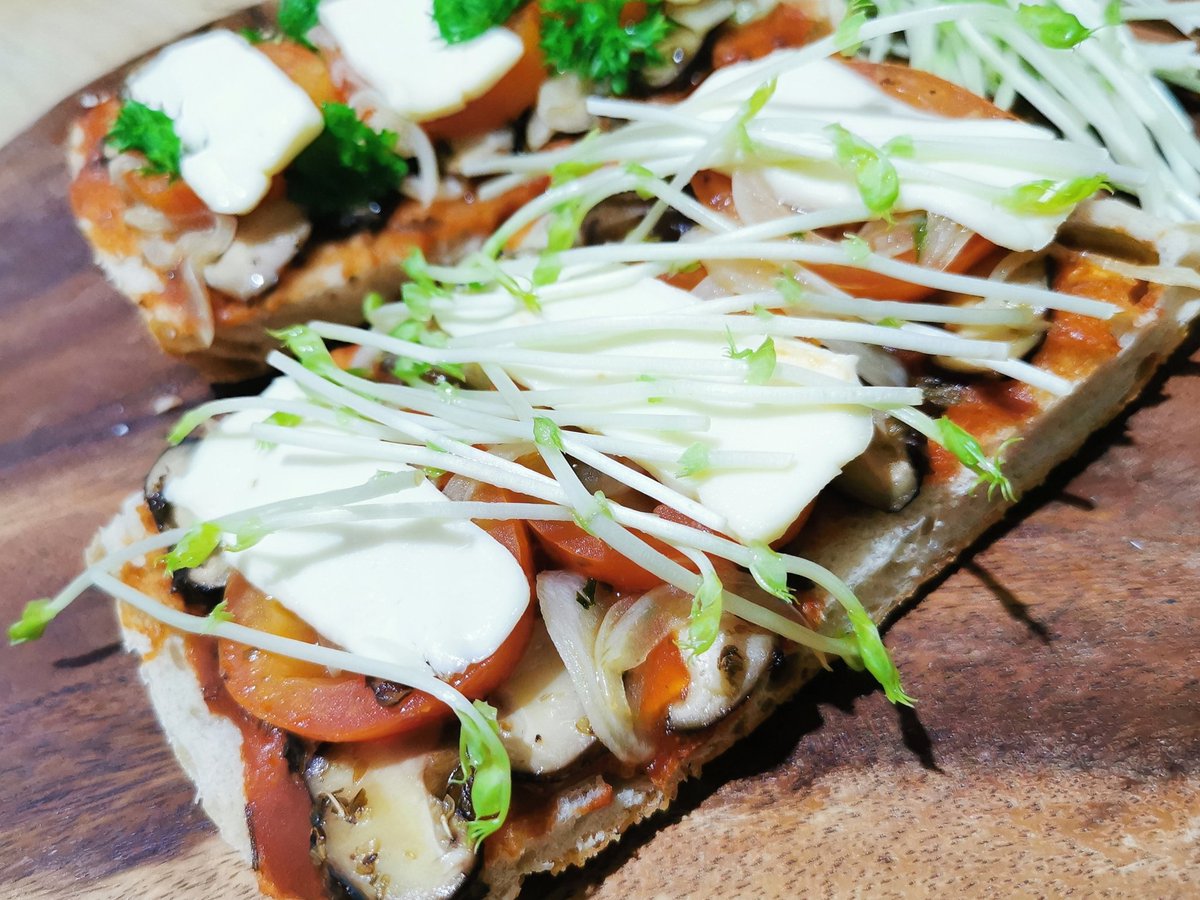 Pizza on Ciabatta 💯

#homecooking #RecipeOfTheDay #foodporn #italianfood #toast #bread #breakfast #brunch #lunch #dinner #lutongbahay #lutongpinoy #filipinofood
