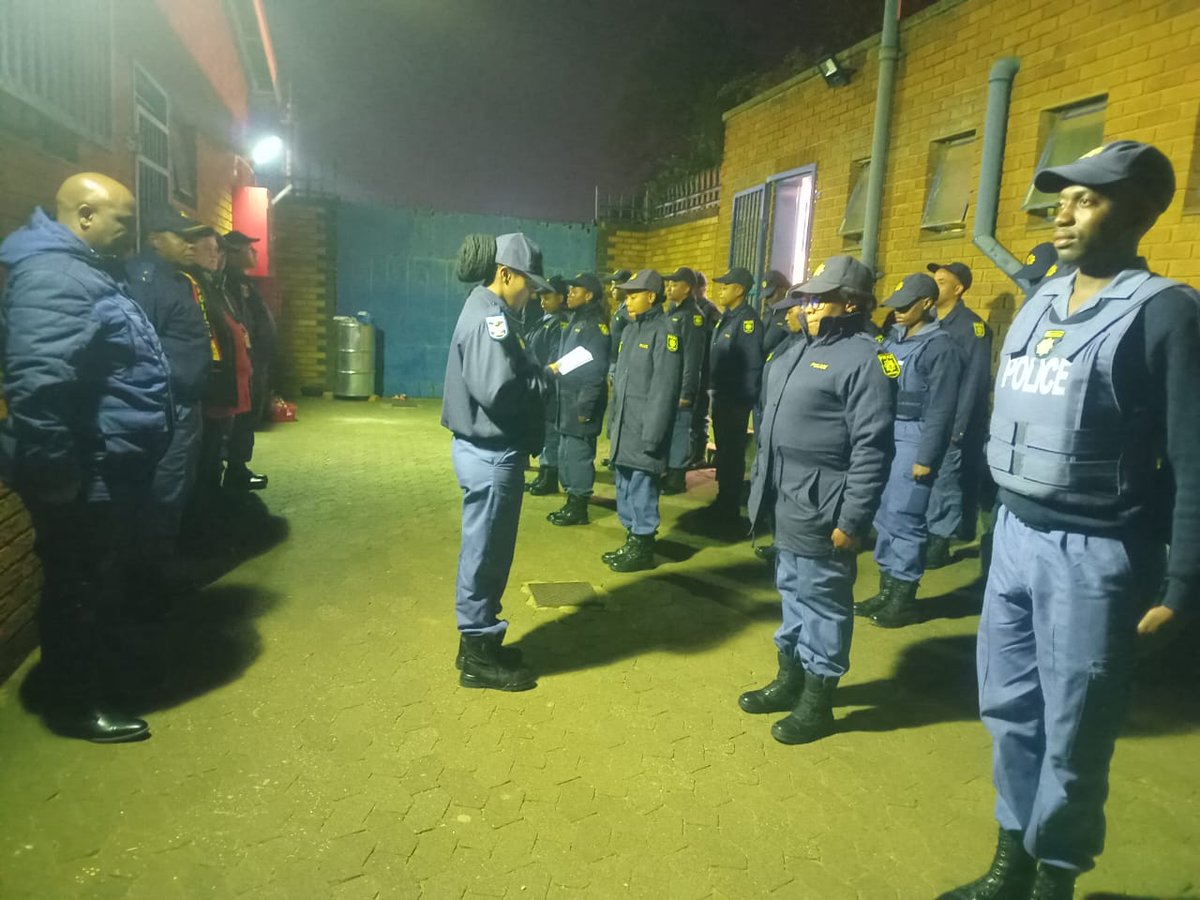 #sapsGP [ELECTION DEPLOYMENT] Gauteng #ProvJOINTS duty parades throughout the five districts in Gauteng. Commanders gave the members marching orders which include maintaining law and order, barring all persons with firearms and dangerous weapons from inside the boundary of the