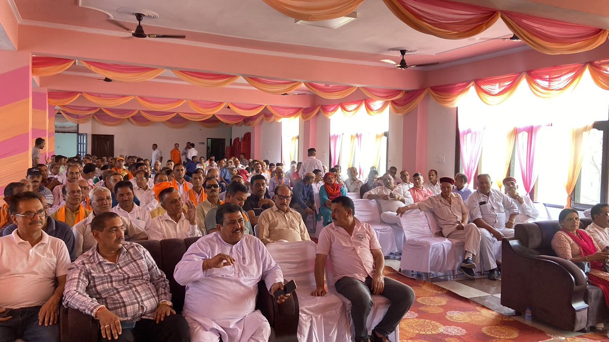 उत्तर प्रदेश के मुख्यमंत्री माननीय श्री <a href="/myogiadityanath/">Yogi Adityanath</a> जी का देवभूमि हिमाचल के हमीरपुर लोकसभा क्षेत्र के बड़सर विधानसभा क्षेत्र में आगमन हो रहा है।

इसी संदर्भ में आज बड़सर विधानसभा क्षेत्र के बूथ अध्यक्षों के साथ वैठक की,रैली में लोग भारी संख्या में पहुंचें यह योजना बनायी गयी।