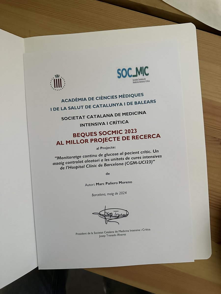 Avui he rebut la Beca de la @SOCMIC pel projecte CGM-UCI23, centrat en el maneig de la glucosa a l’UCI i la reducció de la càrrega de treball de les infermeres. Gràcies a l'Acadèmia de les Ciències pel reconeixement. Les infermeres de @hospitalclinic compromeses amb la innovació.