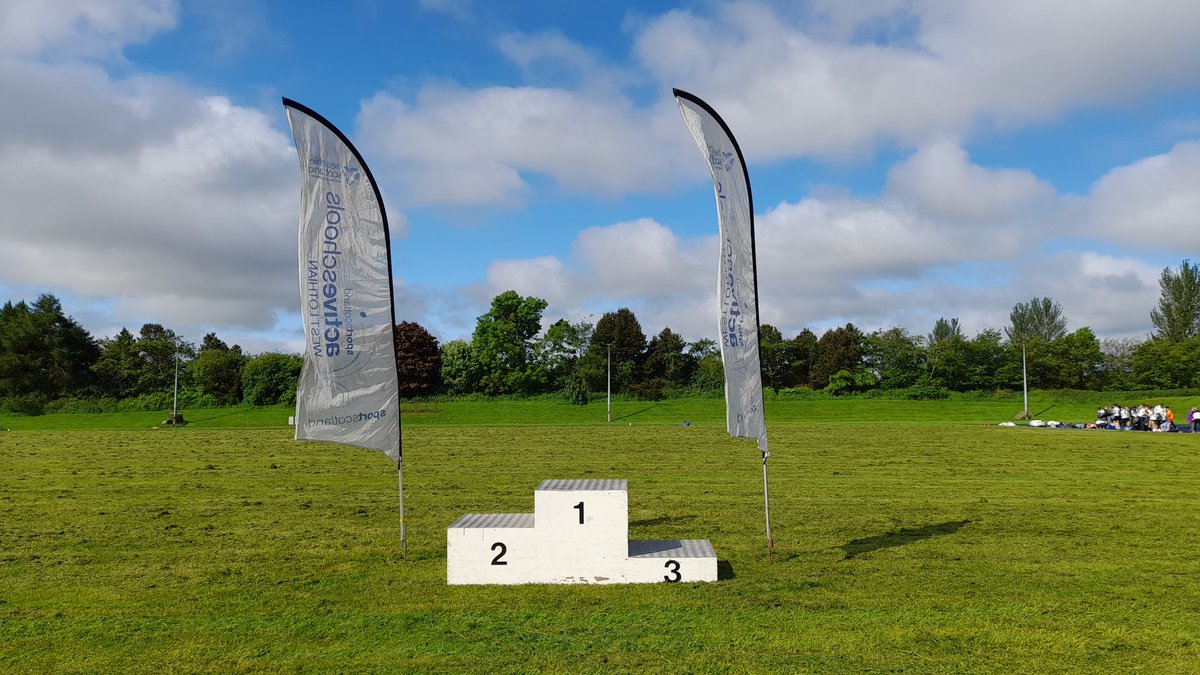 Briefings complete, podium up, Schools registered, sun shining  and we are almost underway! Thank you to @scotathletics timekeepers and judges and our CAWL leaders who are volunteering @LoveWestLothian @sportscotland #schoolsport #connections #outdoorsports