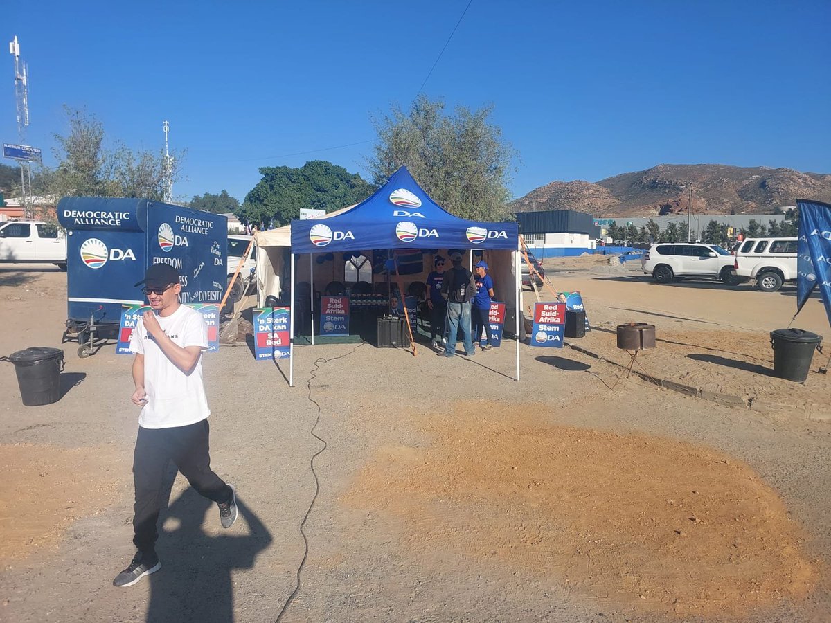 DA_NCape's tweet image. 🗳️Dinge verloop vlot hier in #Springbok, waar die DA besig is om kiesers by te staan.

Kiesstasies is tot 21:00 oop, so kom trek jou kruisie.

Onthou jou ID!

#RedSA #StemDA