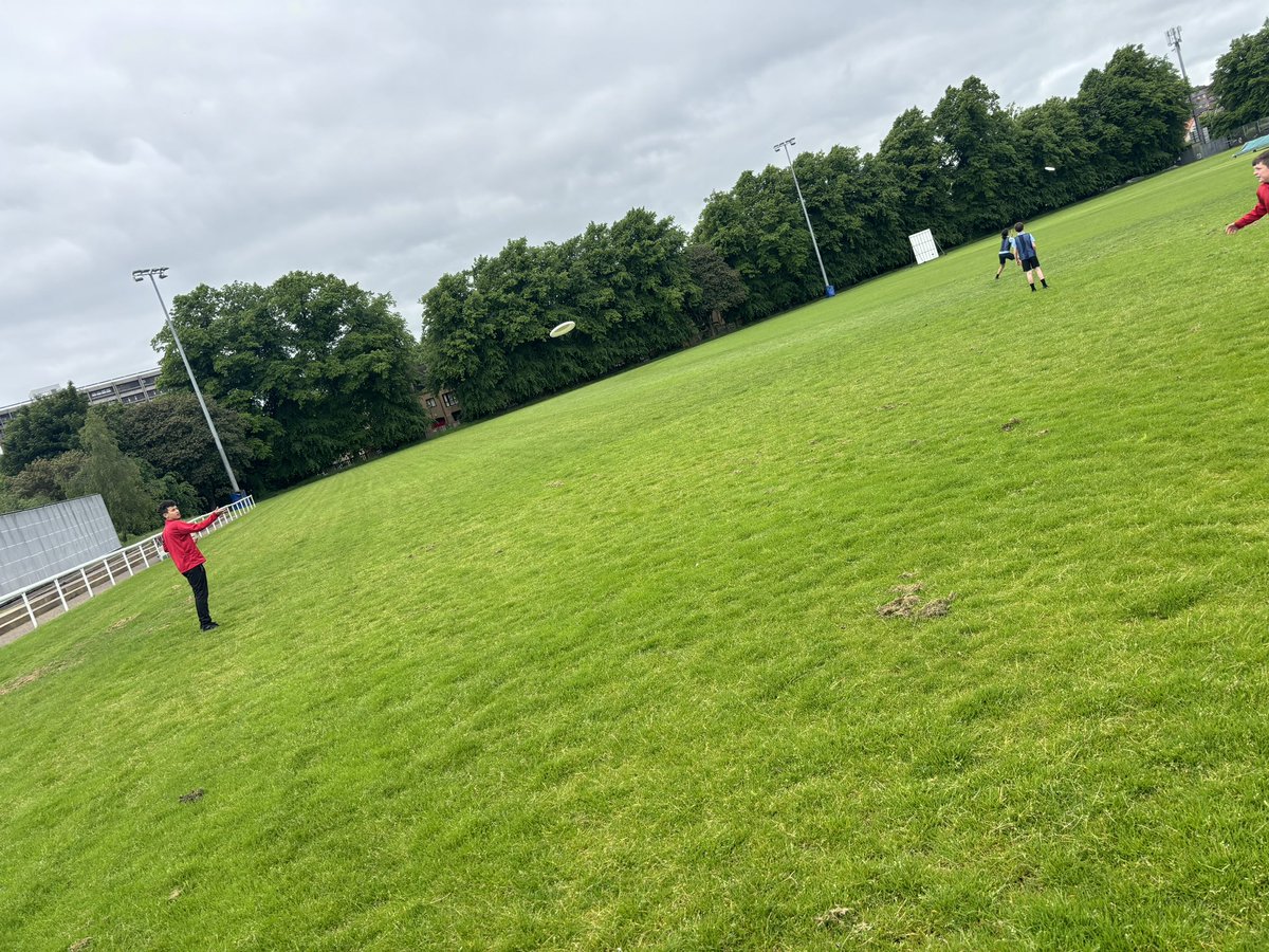These P7 pupils are representing <a href="/CorpusChristi_K/">Corpus Christi PS</a> at <a href="/glasgowultimate/">Glasgow Ultimate</a> frisbee event today ✨@ACTIVESCHOOLSJS