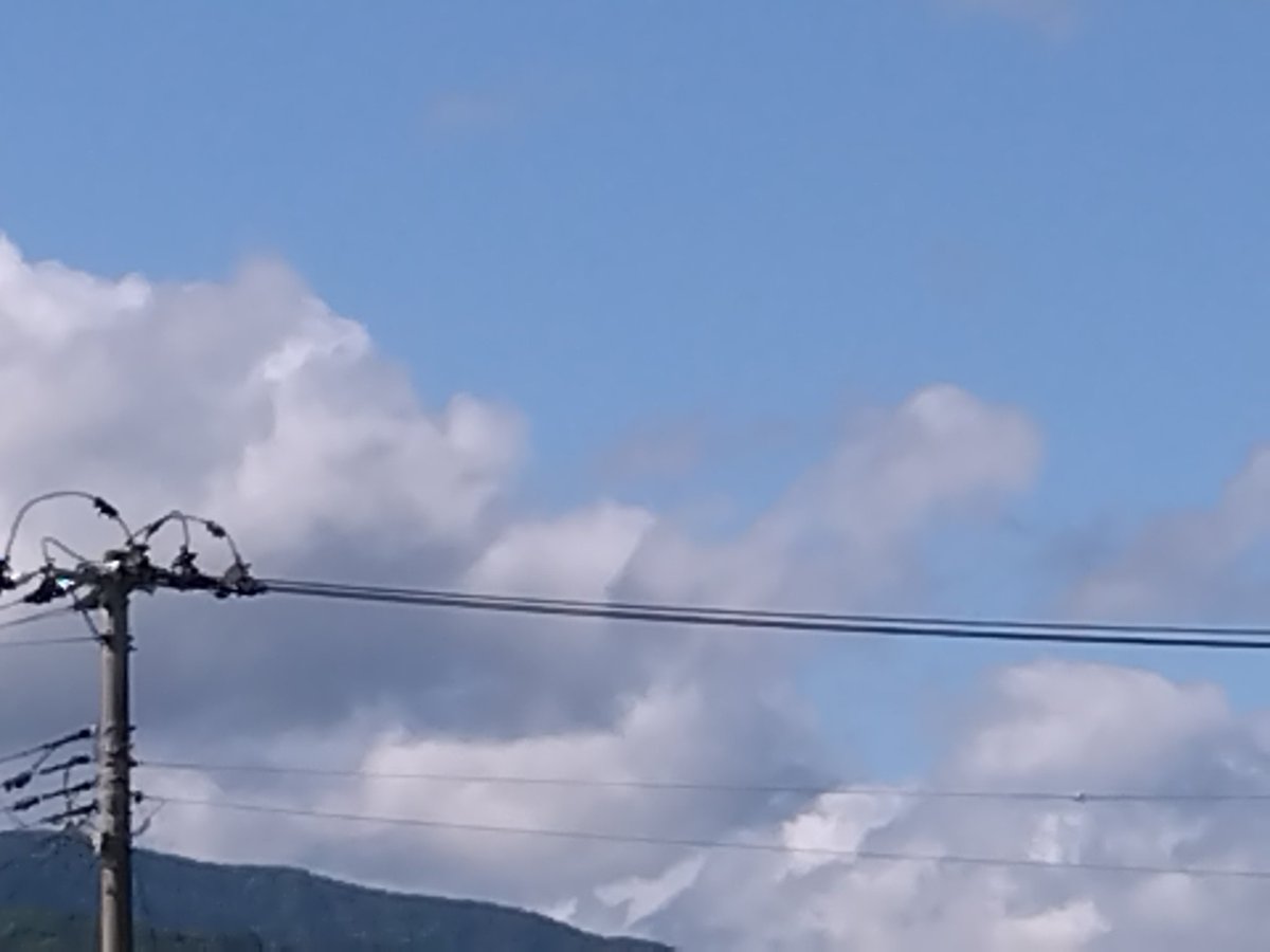 福島県伊達市です。風は吹いていますが、青空が広がっています。体感は暖かいです。

#空ネット　
#福の空
#ふくいま
#ゴジてれ天気
#rfc天気
#シェア天
#イマソラ
#いまそら